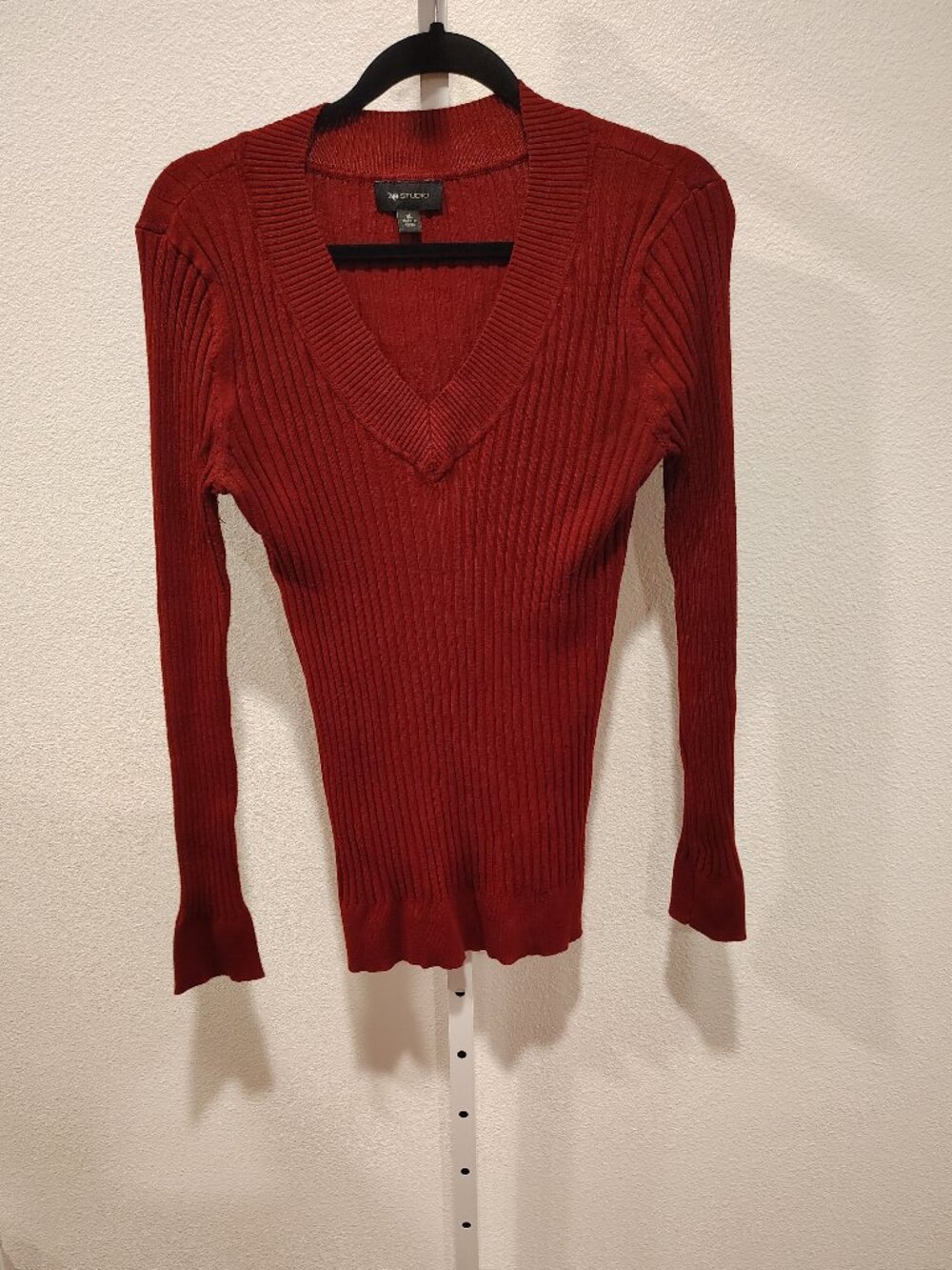 AB Studio Women's Sweater Size XL Deep V-Neck Ribbed Slim Fit Maroon